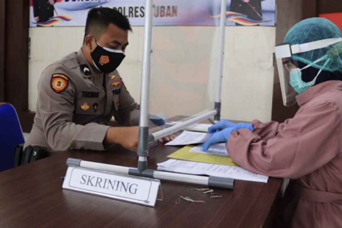 Respon Cepat Anggota Polres Tuban Bantu Warga Butuh Pendonor Darah O Plus, 8 Personil Diterjunkan Respon Cepat Anggota Polres Tuban Bantu Warga Butuh Pendonor Darah O Plus, 8 Personil Diterjunkan