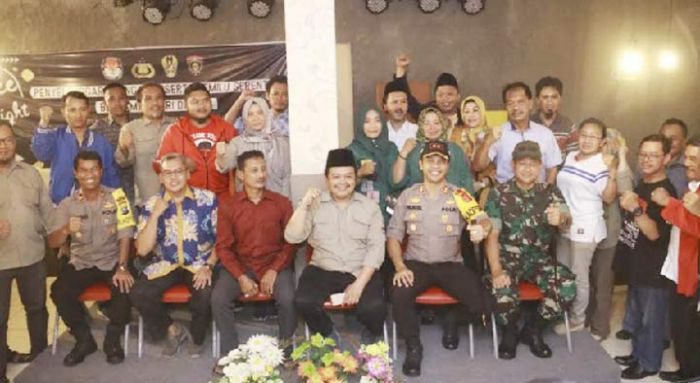 Polres dan KPU Ngawi Ngopi Bersama Parpol dan Tim Pemenangan Pilpres Polres dan KPU Ngawi Ngopi Bersama Parpol dan Tim Pemenangan Pilpres
