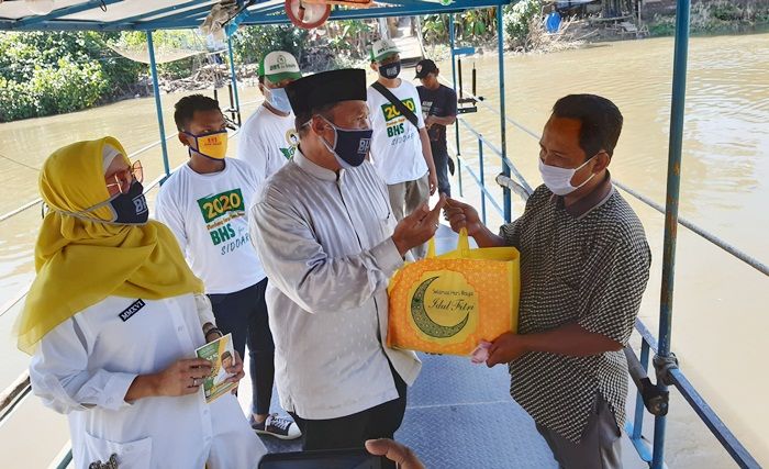 Blusukan Bagikan Sembako ke Warga Terdampak, BHS Harap Wabah Covid-19 Segera Selesai Blusukan Bagikan Sembako ke Warga Terdampak, BHS Harap Wabah Covid-19 Segera Selesai