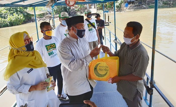 Blusukan Bagikan Sembako ke Warga Terdampak, BHS Harap Wabah Covid-19 Segera Selesai