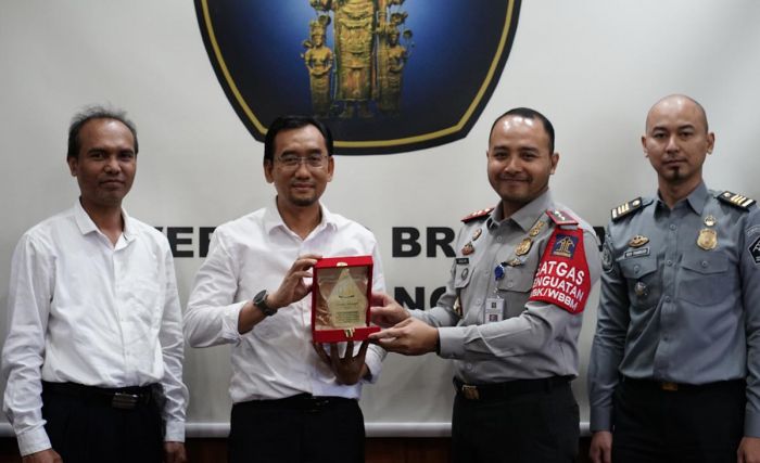 Audiensi dengan UB, Kakanim Malang Kenalkan Inovasi Izin Tinggal untuk Mahasiswa Asing Audiensi dengan UB, Kakanim Malang Kenalkan Inovasi Izin Tinggal untuk Mahasiswa Asing