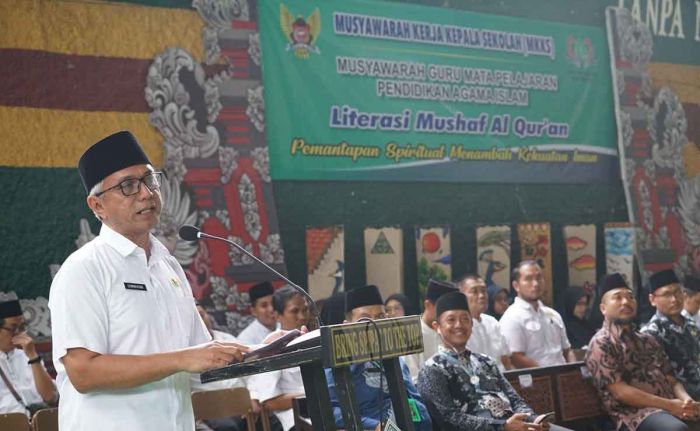 Wujudkan Visi Daerah Agamis, Gus Qowim Hadiri Penebalan Mushaf Alquran di SMPN 4 Kediri Wujudkan Visi Daerah Agamis, Gus Qowim Hadiri Penebalan Mushaf Alquran di SMPN 4 Kediri