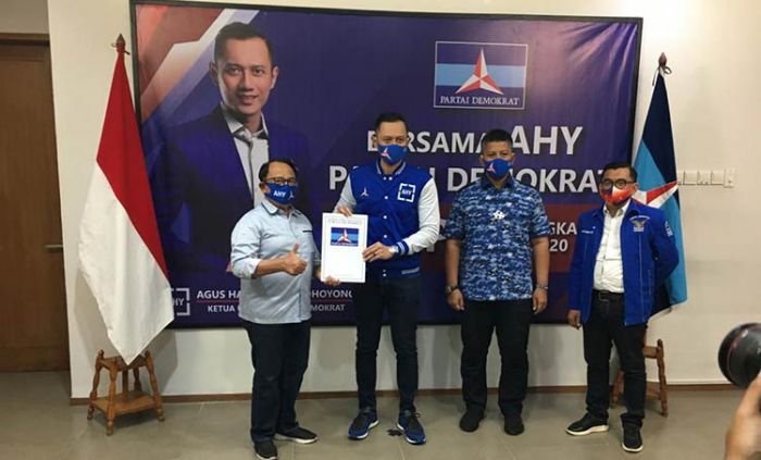 Rijanto-Marhaenis Kantongi Rekom Demokrat, Diserahkan Langsung AHY Rijanto-Marhaenis Kantongi Rekom Demokrat, Diserahkan Langsung AHY