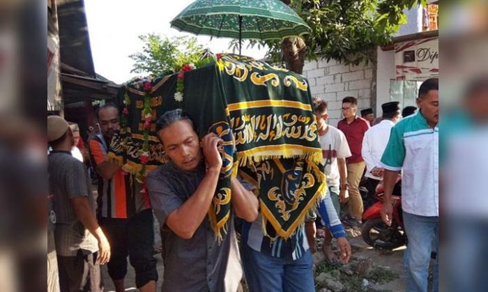 Jenazah Wanita Korban Pembunuhan di Ngoro Mojokerto Dimakamkan Jenazah Wanita Korban Pembunuhan di Ngoro Mojokerto Dimakamkan