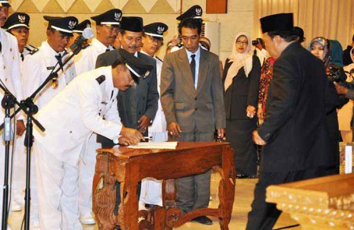 Bupati Gresik Lantik 50 Kepala Desa Bupati Gresik Lantik 50 Kepala Desa