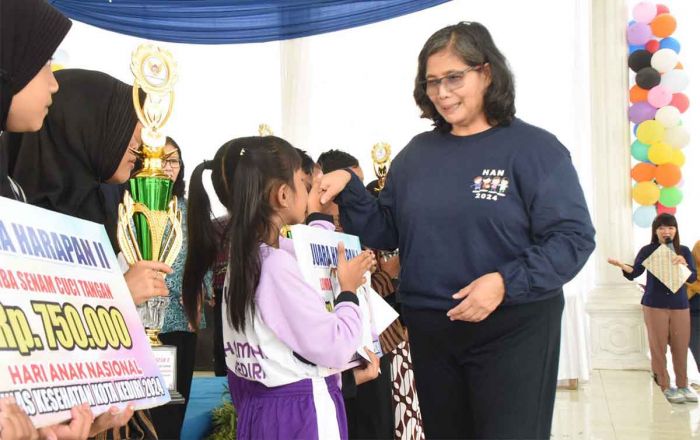 Pesan Pj Wali Kota Kediri untuk Orang Tua di Puncak Hari Anak Nasional Pesan Pj Wali Kota Kediri untuk Orang Tua di Puncak Hari Anak Nasional