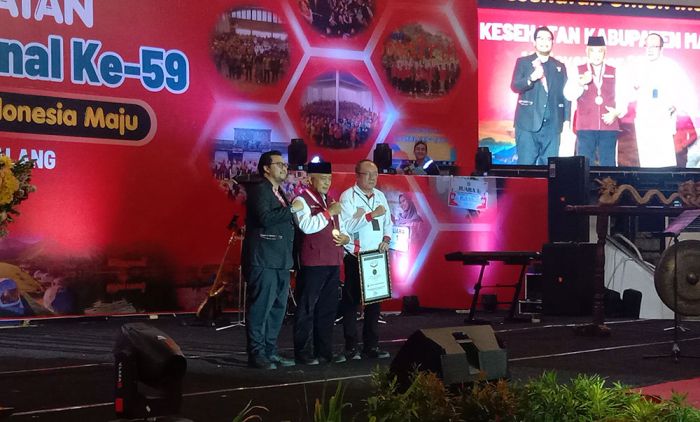 Puncak HKN ke-59, Bupati Malang Terima Rekor Muri Peserta Terbanyak Skrining FR-PTM Puncak HKN ke-59, Bupati Malang Terima Rekor Muri Peserta Terbanyak Skrining FR-PTM