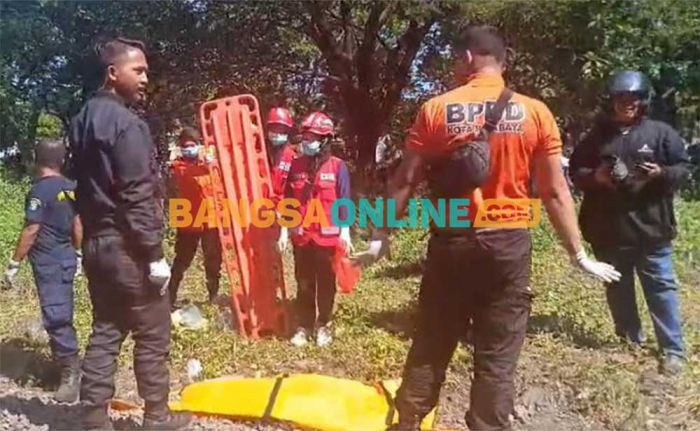 Seorang Wanita Bunuh Diri Terlindas KA Komuter Sindro di Perlintasan Frontage A Yani Surabaya Seorang Wanita Bunuh Diri Terlindas KA Komuter Sindro di Perlintasan Frontage A Yani Surabaya