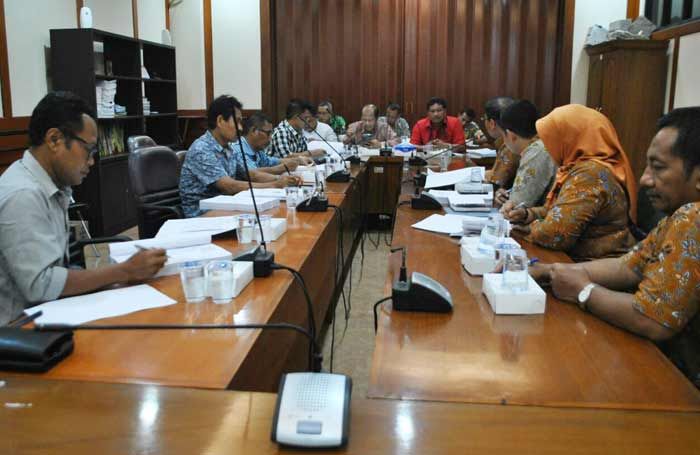 DPRD Gresik Pelototi Pendapatan OPD Penghasil di RAPBD 2018 DPRD Gresik Pelototi Pendapatan OPD Penghasil di RAPBD 2018