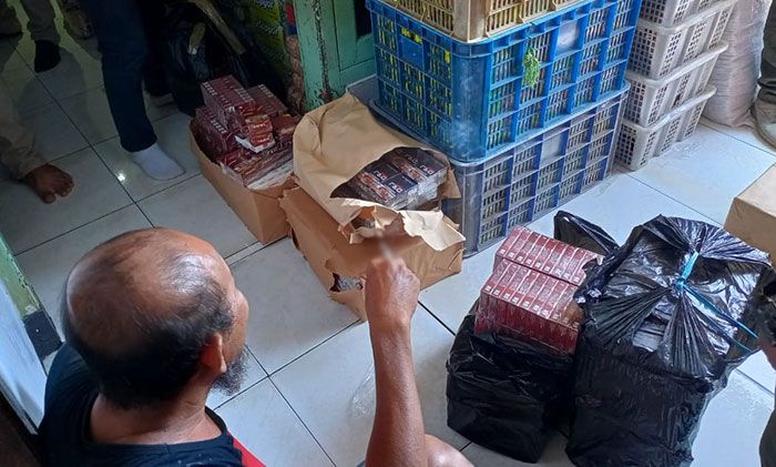 Petugas Gabungan di Kota Probolinggo Amankan Ribuan Batang Rokok Ilegal Petugas Gabungan di Kota Probolinggo Amankan Ribuan Batang Rokok Ilegal