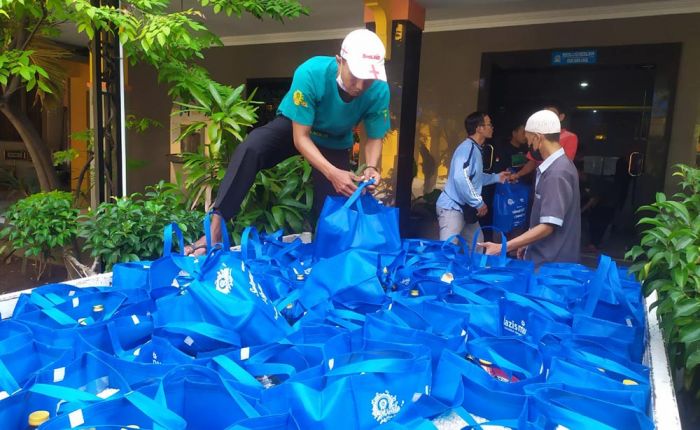 Sambut Lebaran, Smamda Sidoarjo Bagikan Ratusan Sembako dan Bingkisan