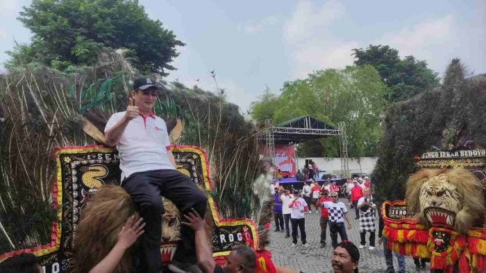 Meriah, Arak-arakan Punakawan Tutup HUT ke-51 Tjiwi Kimia