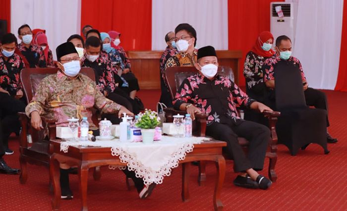 Gubernur Jatim Ajak Gus Ipul dan Mas Adi Komitmen Berantas Korupsi Gubernur Jatim Ajak Gus Ipul dan Mas Adi Komitmen Berantas Korupsi