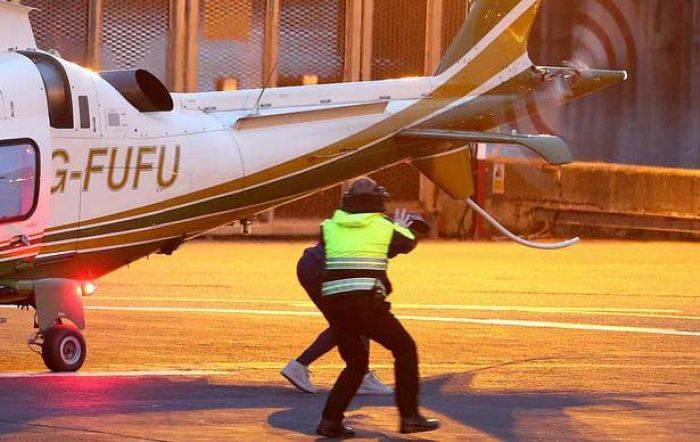 Kepala Pemain Leicester Nyaris Dihantam Baling-baling Helikopter Kepala Pemain Leicester Nyaris Dihantam Baling-baling Helikopter