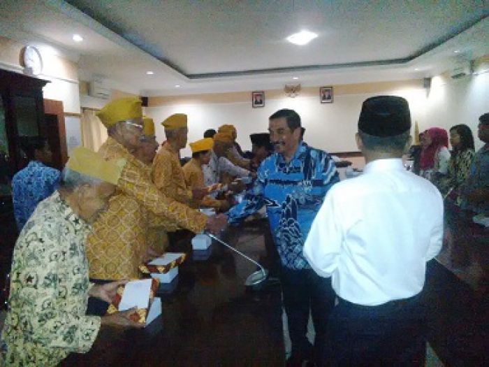 Puluhan Veteran Pacitan Terima Bantuan dari Baznas Puluhan Veteran Pacitan Terima Bantuan dari Baznas
