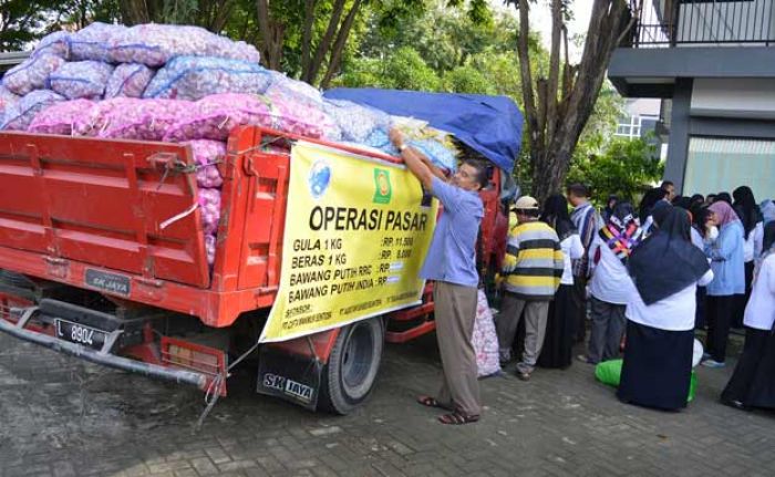 Tekan Harga Sembako, Pemkab Gresik Gelar Operasi Pasar