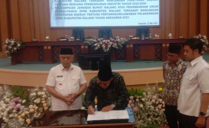 DPRD Malang Gelar Paripurna Persetujuan Raperda RPI dan Jawaban Bupati atas Pertanggungjawaban APBD DPRD Malang Gelar Paripurna Persetujuan Raperda RPI dan Jawaban Bupati atas Pertanggungjawaban APBD