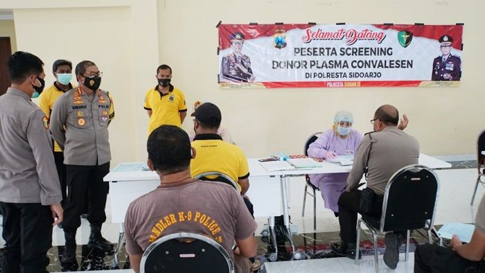 ​Bantu Tanggulangi Covid-19, Puluhan Anggota Polresta Sidoarjo Donor Darah Plasma