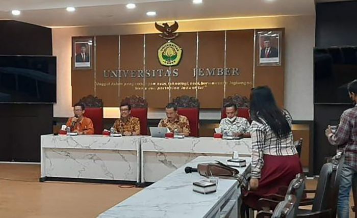 Dugaan Perpeloncoan Mahasiswa Baru, Rektorat Unej Siapkan Sanksi Bila Terbukti Ada Pelanggaran Dugaan Perpeloncoan Mahasiswa Baru, Rektorat Unej Siapkan Sanksi Bila Terbukti Ada Pelanggaran