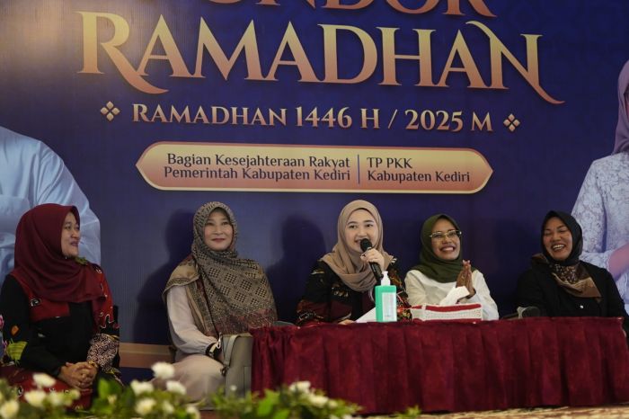 Tausiyah Ramadan, Ketua TP PKK Kabupaten Kediri: Keluarga Pilar Ketahanan Bangsa Tausiyah Ramadan, Ketua TP PKK Kabupaten Kediri: Keluarga Pilar Ketahanan Bangsa