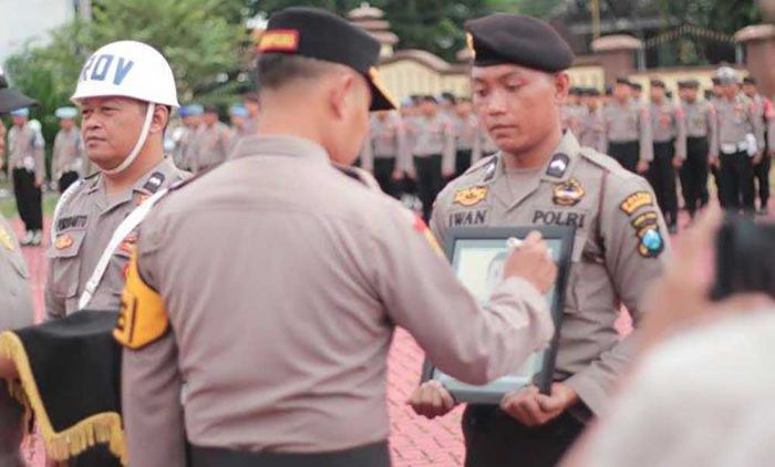 Anggota Polres Sumenep Dipecat dengan Tidak Hormat Akibat Selingkuh dan Terlantarkan Keluarga Anggota Polres Sumenep Dipecat dengan Tidak Hormat Akibat Selingkuh dan Terlantarkan Keluarga