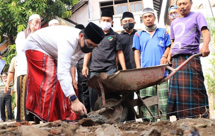 Plt. Wali Kota Pasuruan Lakukan Peletakan Batu Pertama Masjid Nur Aswaja