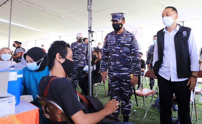Bersama TNI-Polri, Pemkot Surabaya Siap Gelar Vaksin Massal di 67 Titik Mulai Besok Pagi Bersama TNI-Polri, Pemkot Surabaya Siap Gelar Vaksin Massal di 67 Titik Mulai Besok Pagi