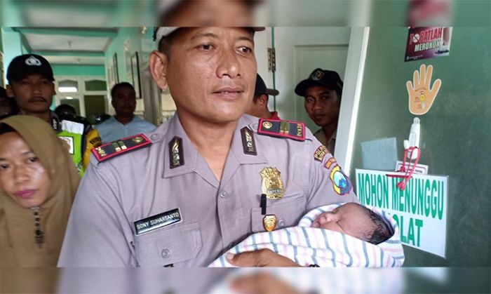 Bayi Baru Lahir Ditemukan di Teras Rumah Bidan Desa Bayi Baru Lahir Ditemukan di Teras Rumah Bidan Desa