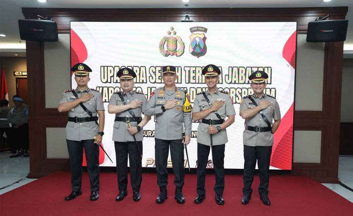 Sertijab Polres Pasuruan, AKBP Bayu Pratama Gubunagi Digantikan AKBP Teddy Candra Sertijab Polres Pasuruan, AKBP Bayu Pratama Gubunagi Digantikan AKBP Teddy Candra