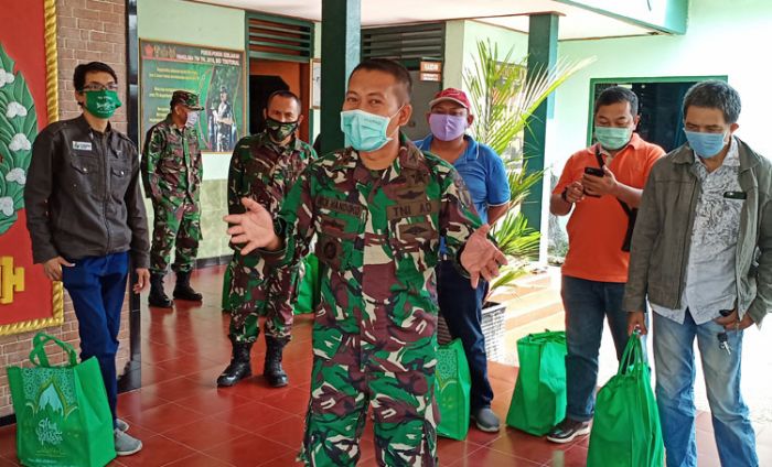 Dandim Gresik Minta Masyarakat Tertib dan Disiplin agar COVID-19 Cepat Selesai Dandim Gresik Minta Masyarakat Tertib dan Disiplin agar COVID-19 Cepat Selesai