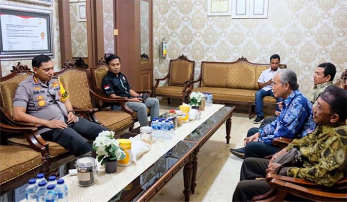Kapolresta Sidoarjo dan Ketua PD Muhammadiyah Komitmen Jaga Kondusivitas Sidoarjo Kapolresta Sidoarjo dan Ketua PD Muhammadiyah Komitmen Jaga Kondusivitas Sidoarjo