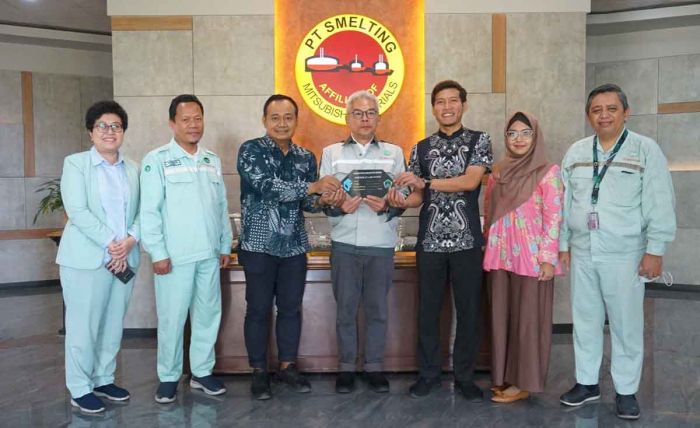 Pertama, PT Smelting Terima Plakat SLF dari DPMPTSP Gresik