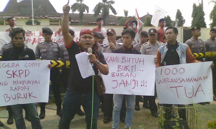 Pesertanya Tua, Program Wirausahawan Muda di Sumenep Dituding Salah Sasaran Pesertanya Tua, Program Wirausahawan Muda di Sumenep Dituding Salah Sasaran