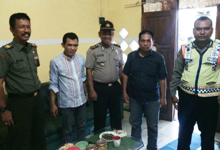 Usai Negosiasi, Wartawan yang Usai Negosiasi, Wartawan yang