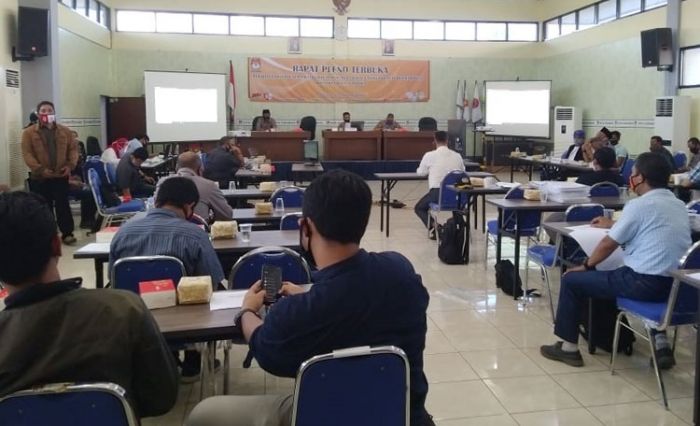Tegang, Interupsi Warnai Rekapitulasi Dukungan Bakal Calon Perseorangan di KPU Surabaya Tegang, Interupsi Warnai Rekapitulasi Dukungan Bakal Calon Perseorangan di KPU Surabaya