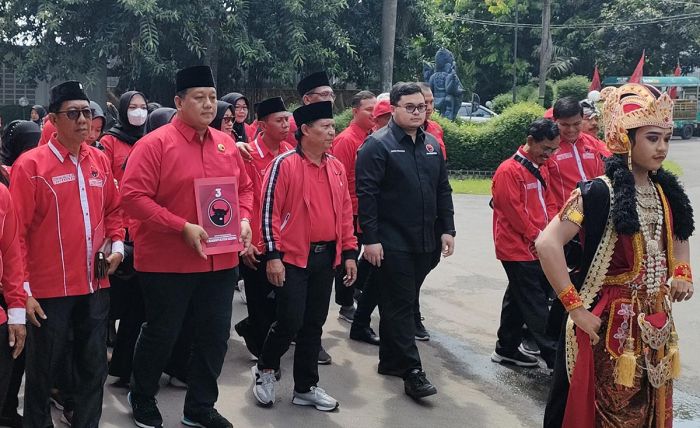 Daftar Bacaleg, PDIP Kabupaten Kediri ke KPU Naik Andong dan Becak Daftar Bacaleg, PDIP Kabupaten Kediri ke KPU Naik Andong dan Becak