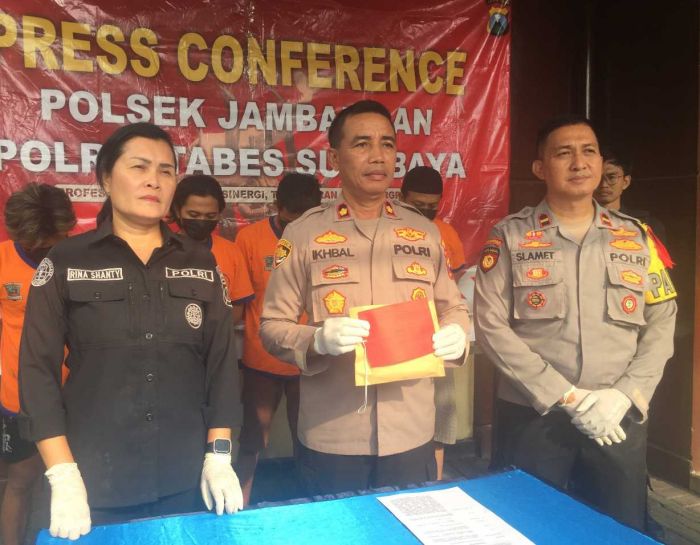 Pelaku Curanmor Dibekuk Anggota Polsek Jambangan yang Menyamar sebagai Pembeli di Kawasan Suramadu Pelaku Curanmor Dibekuk Anggota Polsek Jambangan yang Menyamar sebagai Pembeli di Kawasan Suramadu