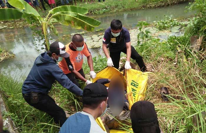 Mayat Pria Tanpa Identitas Ditemukan di Pinggir Sungai Desa Sugihwaras
