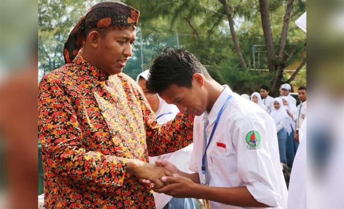 Wabup Sumenep Beri Motivasi Ratusan Siswa untuk Ikuti Kompetensi Sain Nasional Wabup Sumenep Beri Motivasi Ratusan Siswa untuk Ikuti Kompetensi Sain Nasional