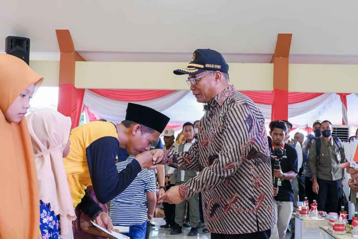 HKBN 2023 di Lamongan, Menko PMK Dorong Penerapan Kurikulum Khusus Bagi Pelajar Terdampak Bencana HKBN 2023 di Lamongan, Menko PMK Dorong Penerapan Kurikulum Khusus Bagi Pelajar Terdampak Bencana