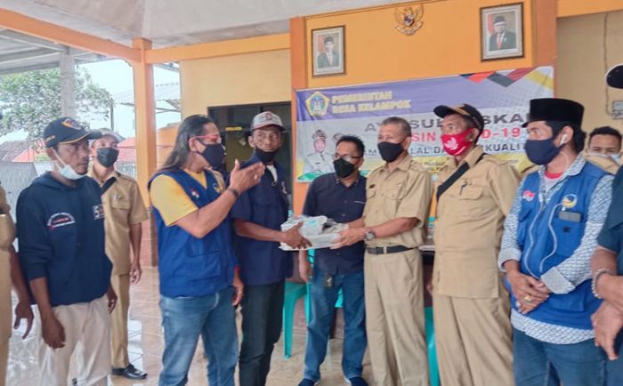 PPKM Darurat, NasDem Gresik Bagikan APD dan Gelar Penyemprotan Disinfektan di Gresik Selatan PPKM Darurat, NasDem Gresik Bagikan APD dan Gelar Penyemprotan Disinfektan di Gresik Selatan