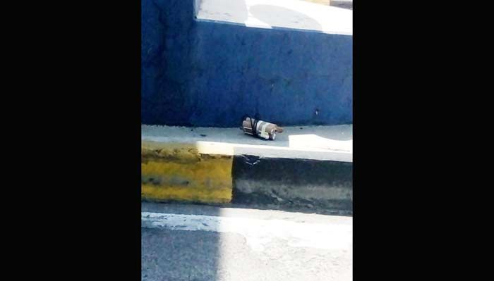 Diduga Sebuah Bom Dilempar di Pintu Masuk Tol Sidoarjo Diduga Sebuah Bom Dilempar di Pintu Masuk Tol Sidoarjo