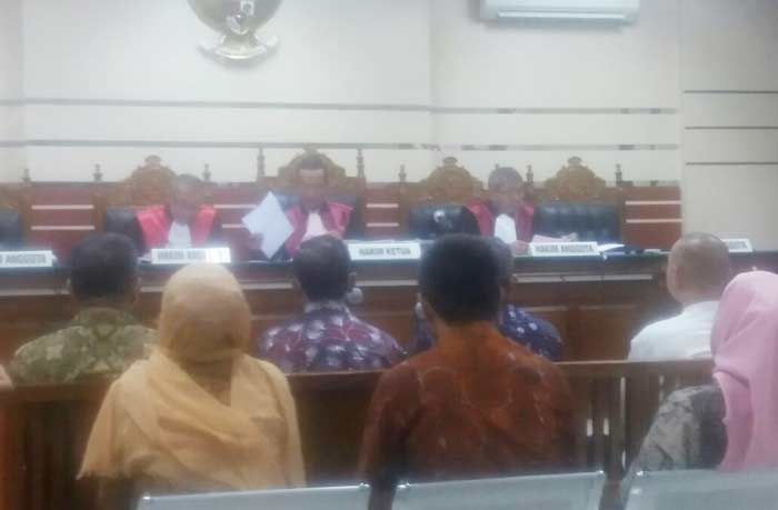 Jaksa KPK Beber Bukti Setoran 9 SKPD Pemprov Jatim ke Basuki Cs Jaksa KPK Beber Bukti Setoran 9 SKPD Pemprov Jatim ke Basuki Cs