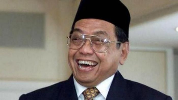 Aparat Batal Turunkan Gus Dur dari Podium Gara-Gara Ini Aparat Batal Turunkan Gus Dur dari Podium Gara-Gara Ini