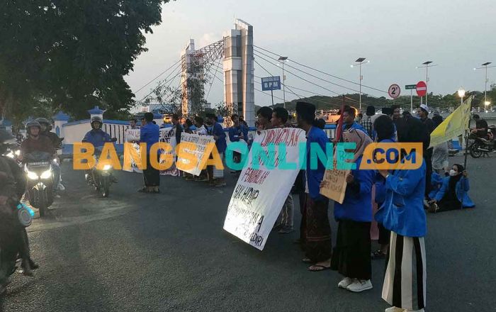 Puluhan Mahasiswa Demo Kantor Pemkot Kediri, Ada Apa?