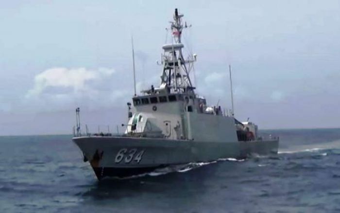 KRI Hiu-634 Periksa dan Tangkap TB. Mitra Star 9 KRI Hiu-634 Periksa dan Tangkap TB. Mitra Star 9