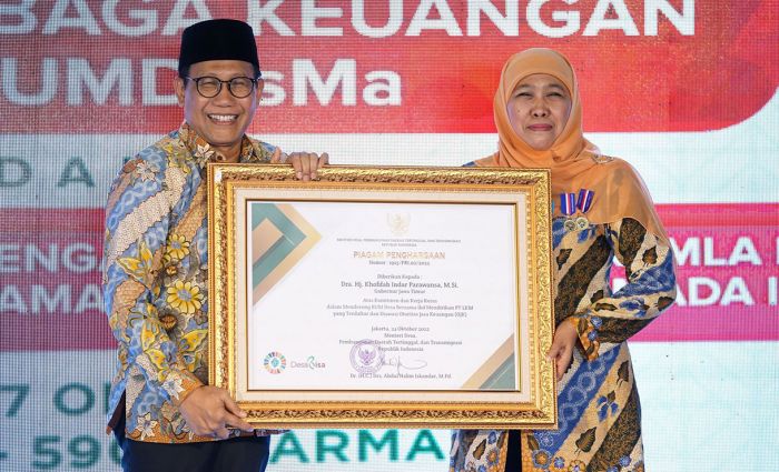 Jawa Timur Jadi Role Model Nasional, Gubernur Khofifah Raih 3 Penghargaan dari Mendes PDTT Jawa Timur Jadi Role Model Nasional, Gubernur Khofifah Raih 3 Penghargaan dari Mendes PDTT