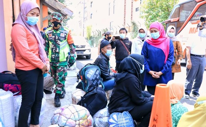 Antisipasi Penyebaran Covid-19 Varian Baru, Pemprov Jatim Terus Maksimalkan Layanan Kepulangan PMI Antisipasi Penyebaran Covid-19 Varian Baru, Pemprov Jatim Terus Maksimalkan Layanan Kepulangan PMI