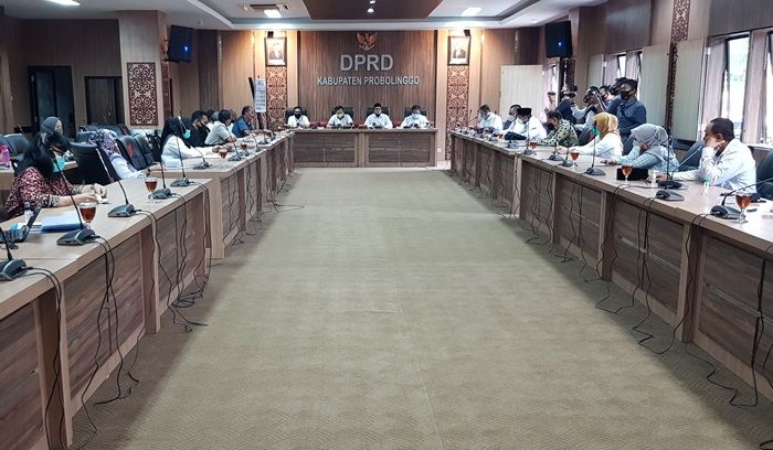 Dewan Keluarkan 7 Rekomendasi, Gudang Tembakau Sepakat Buka Jumat Lusa Dewan Keluarkan 7 Rekomendasi, Gudang Tembakau Sepakat Buka Jumat Lusa