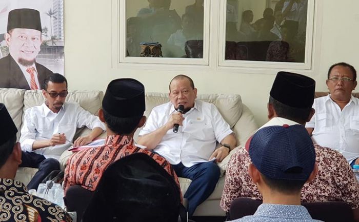 Ke Madura, La Nyalla Ditangisi Petambak Garam Ke Madura, La Nyalla Ditangisi Petambak Garam